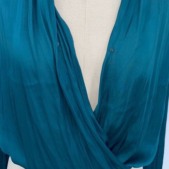 Paige Sevilla  Drapey Sleeve Crossover V-Neck Long Sleeve Bodysuit‎ Green XS - Picture 10 of 16